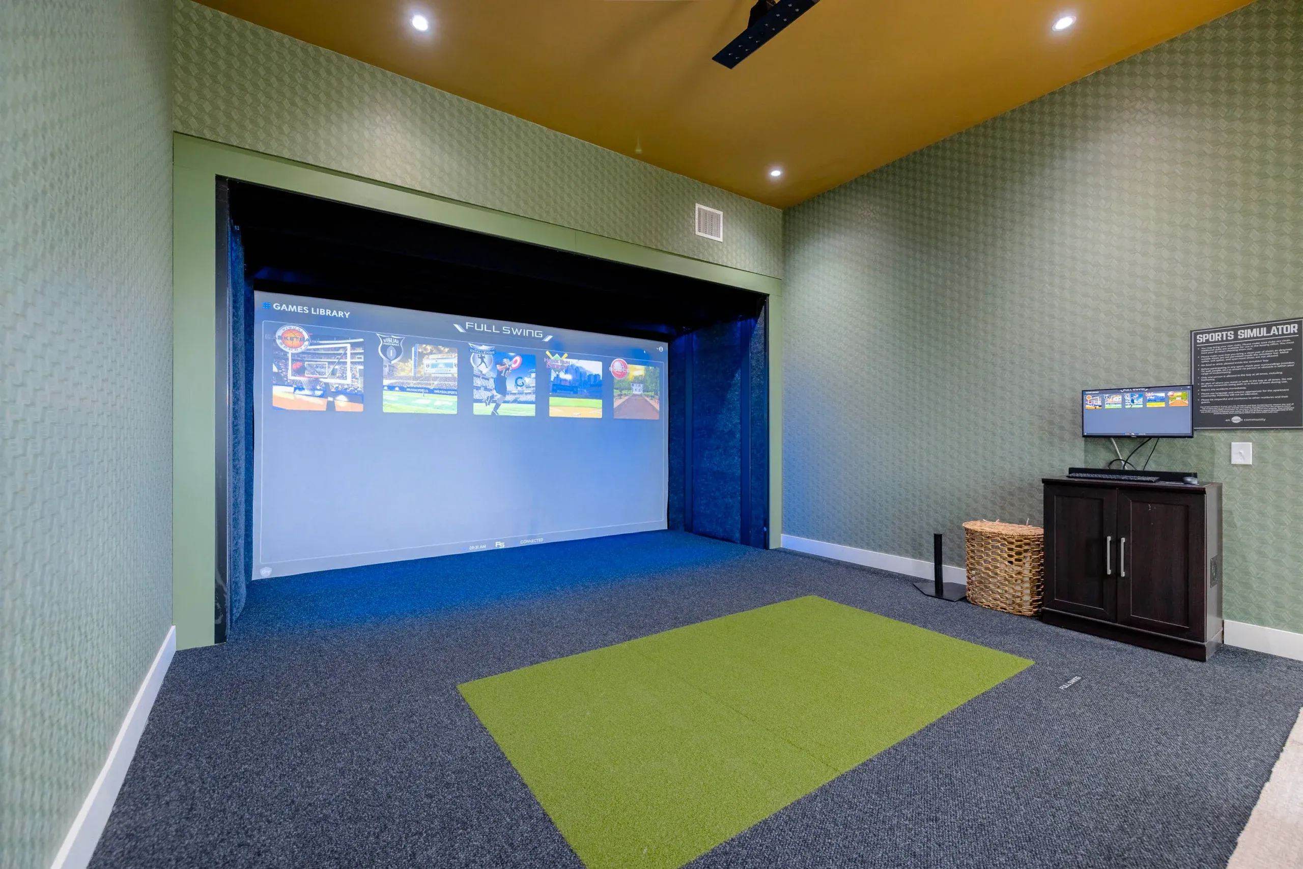 Evolve Holly ridge golf simulator